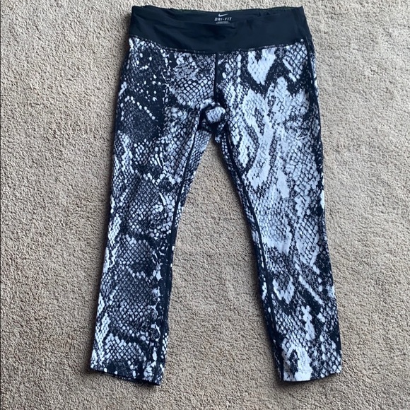 Nike Pants - Nike Dri Fit Snakeskin Capris